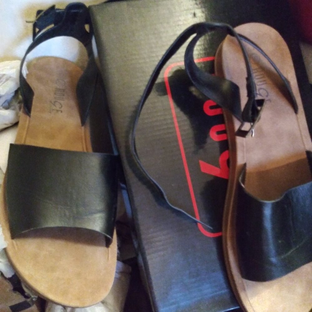 sandals - Picture 2 of 3